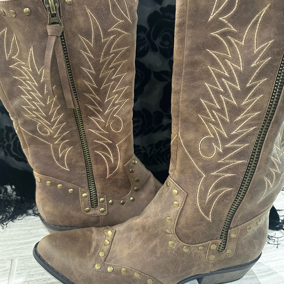 NWOT Women’s Coconut by Matisse cowboy boots. Size 9.5 - Picture 2 of 9